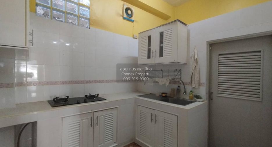 For sale 2 bedrooms townhouse in Mueang Samut Prakan, Samut Prakan