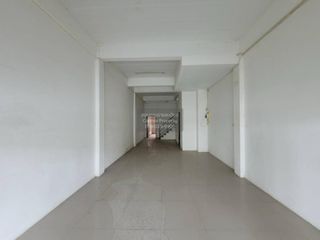 À vendre 2 chambres local commercial à Mueang Chon Buri, Chonburi