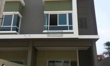 For sale 3 bedrooms townhouse in Saphan Sung, Bangkok