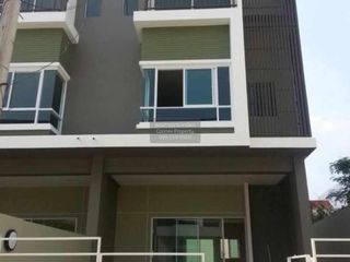 Продажа 3 спальни таунхаус в Сапхан Сунг, Бангкок