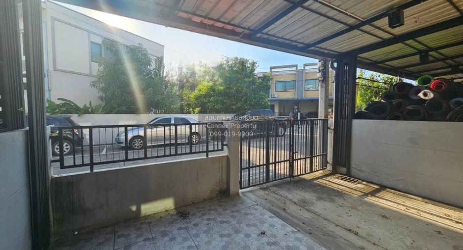For sale 3 bedrooms townhouse in Mueang Pathum Thani, Pathum Thani