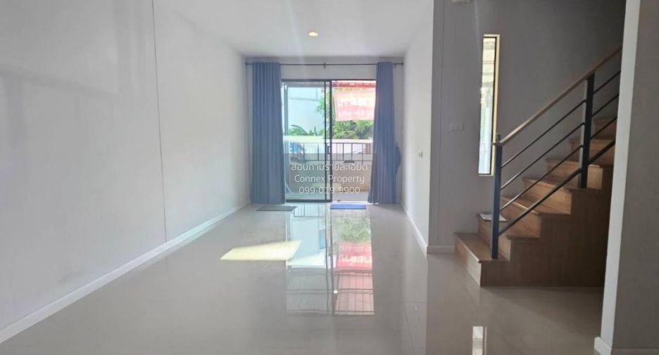 For sale 3 bedrooms townhouse in Mueang Pathum Thani, Pathum Thani