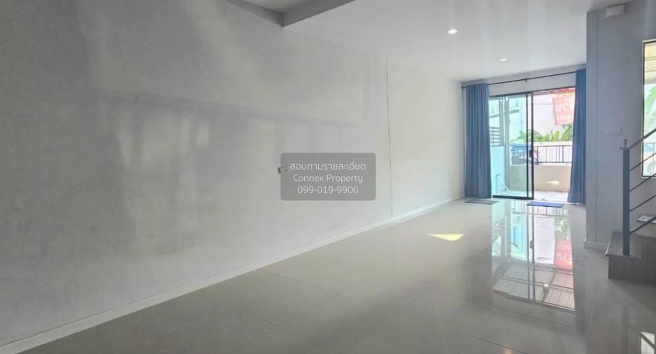 For sale 3 bedrooms townhouse in Mueang Pathum Thani, Pathum Thani