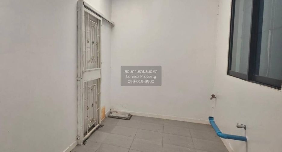 For sale 3 bedrooms townhouse in Mueang Pathum Thani, Pathum Thani