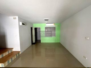 À vendre 2 chambres maison de ville à Bang Sao Thong, Samut Prakan