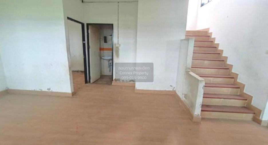 Casa adosada en venta de 4 habitaciones en Thanyaburi, Pathum Thani