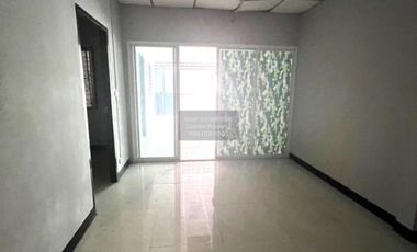 Casa adosada en venta de 2 habitaciones en Thanyaburi, Pathum Thani