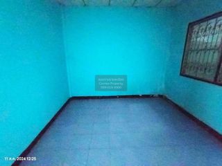 Casa adosada en venta de 2 habitaciones en Thanyaburi, Pathum Thani