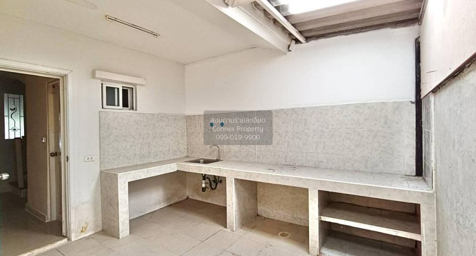For sale 3 bedrooms townhouse in Mueang Nonthaburi, Nonthaburi