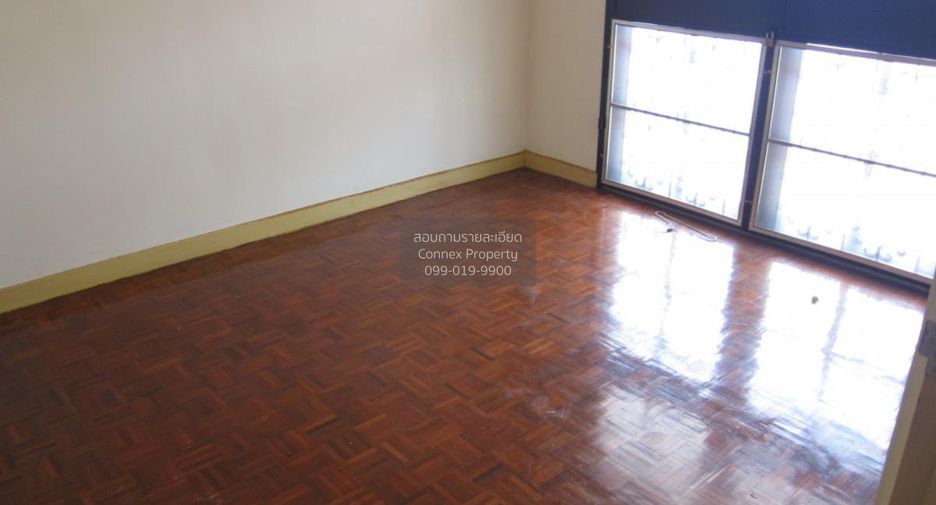 For sale 3 bedrooms townhouse in Khlong Luang, Pathum Thani