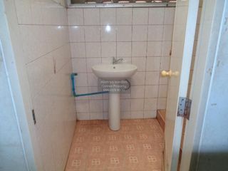 Local comercial en venta de 3 habitaciones en Phang Khon, Sakon Nakhon