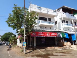 Local comercial en venta de 3 habitaciones en Phang Khon, Sakon Nakhon