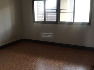Local comercial en venta de 2 habitaciones en Mueang Sakon Nakhon, Sakon Nakhon