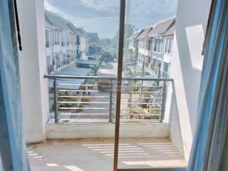 Casa adosada en venta de 3 habitaciones en Bang Kapi, Bangkok