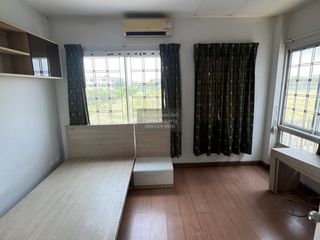 Casa adosada en venta de 3 habitaciones en Bang Kapi, Bangkok