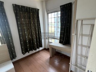 Casa adosada en venta de 3 habitaciones en Bang Kapi, Bangkok