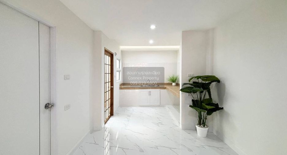 For sale 3 bedrooms townhouse in Thung Khru, Bangkok