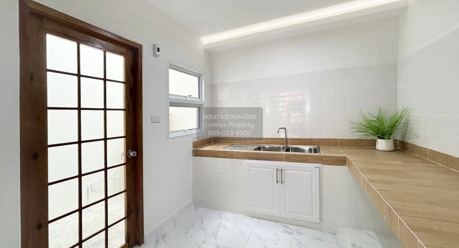 For sale 3 bedrooms townhouse in Thung Khru, Bangkok