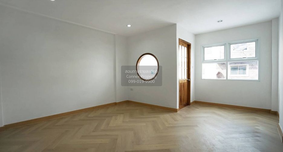 For sale 3 bedrooms townhouse in Thung Khru, Bangkok
