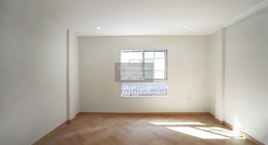 For sale 3 bedrooms townhouse in Thung Khru, Bangkok