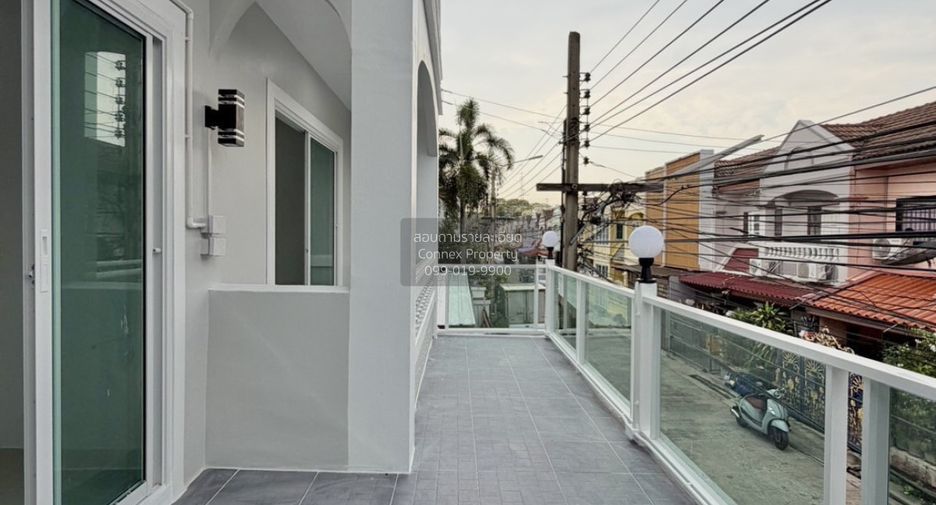 For sale 3 bedrooms townhouse in Mueang Nonthaburi, Nonthaburi