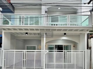 For sale 3 bedrooms townhouse in Mueang Nonthaburi, Nonthaburi