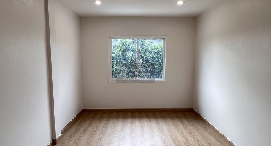 Casa adosada en venta de 2 habitaciones en Wang Thonglang, Bangkok