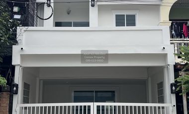 Casa adosada en venta de 2 habitaciones en Wang Thonglang, Bangkok