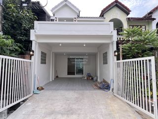 Casa adosada en venta de 2 habitaciones en Wang Thonglang, Bangkok