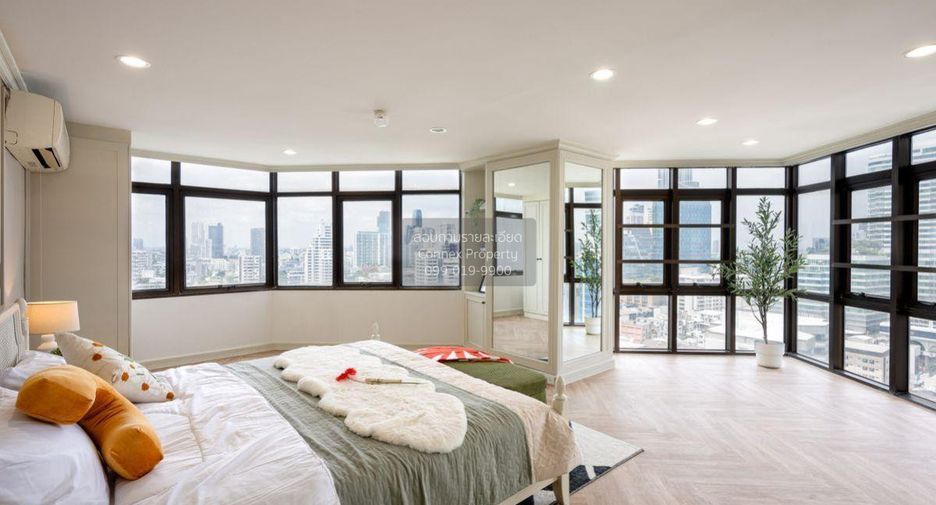 For sale 3 bedrooms condo in Watthana, Bangkok