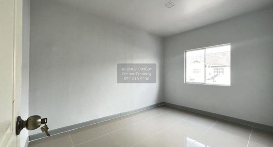 Casa adosada en venta de 3 habitaciones en Lam Luk Ka, Pathum Thani