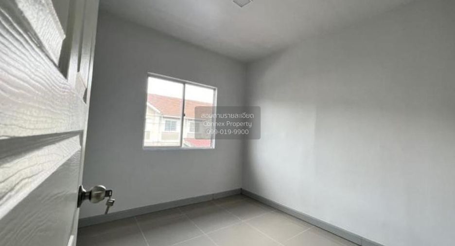 Casa adosada en venta de 3 habitaciones en Lam Luk Ka, Pathum Thani