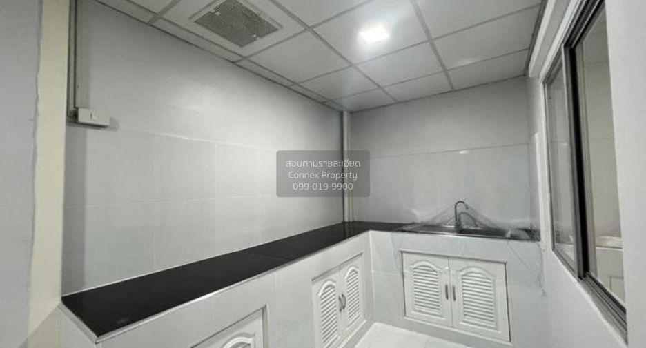 Casa adosada en venta de 3 habitaciones en Lam Luk Ka, Pathum Thani