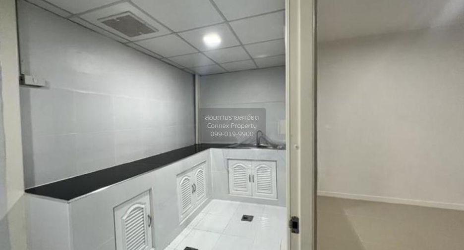 Casa adosada en venta de 3 habitaciones en Lam Luk Ka, Pathum Thani