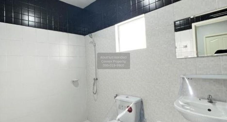 Casa adosada en venta de 3 habitaciones en Lam Luk Ka, Pathum Thani