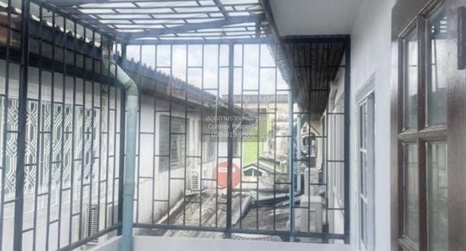 Casa adosada en venta de 2 habitaciones en Bang Kapi, Bangkok