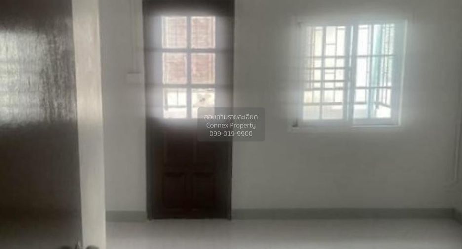 Casa adosada en venta de 2 habitaciones en Bang Kapi, Bangkok