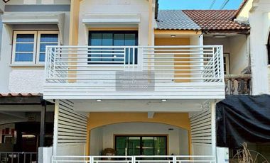 À vendre 3 chambres maison de ville à Bang Bua Thong, Nonthaburi