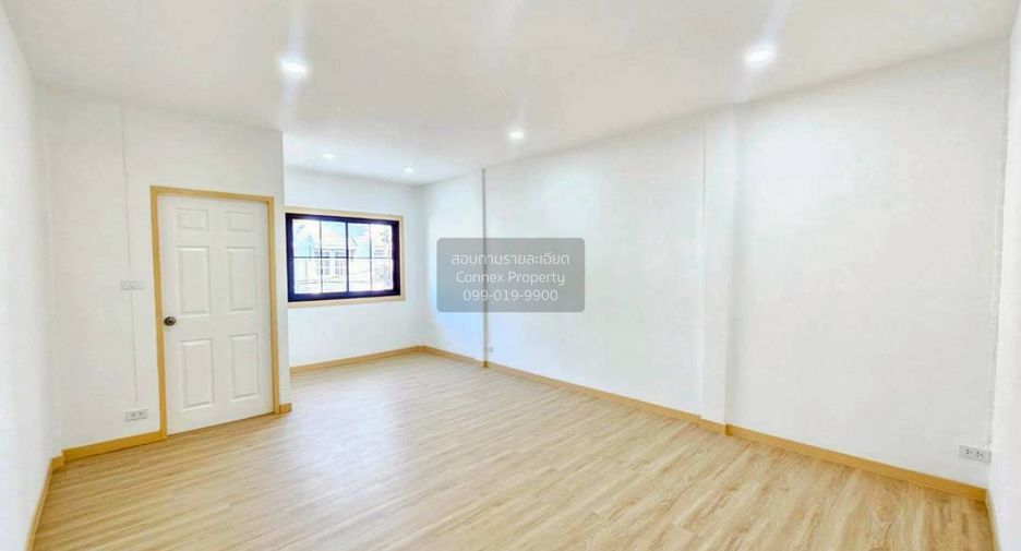 À vendre 3 chambres maison de ville à Bang Bua Thong, Nonthaburi