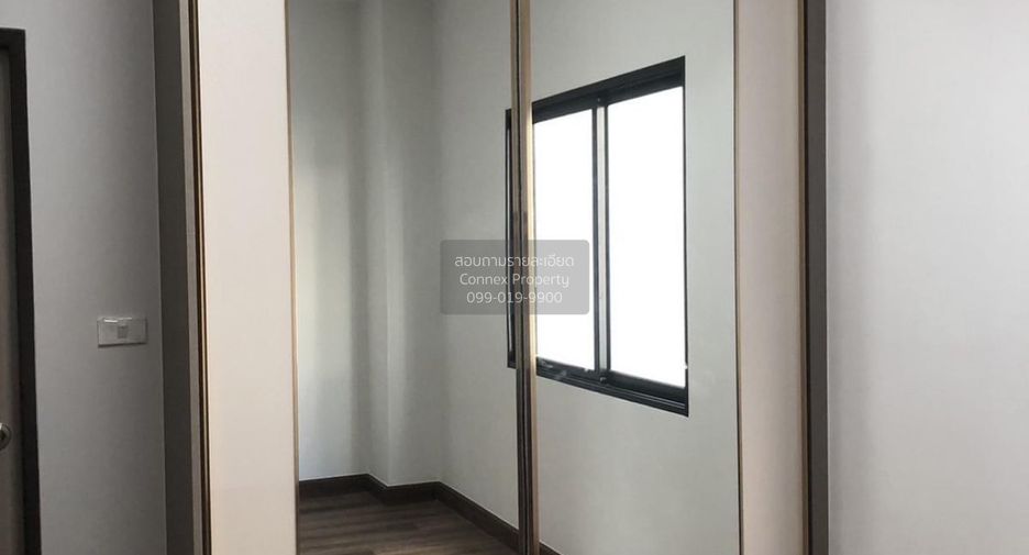 For sale 3 bedrooms townhouse in Phra Khanong, Bangkok