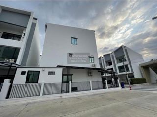 Продажа 3 спальни таунхаус в Пхра Кханонг, Бангкок