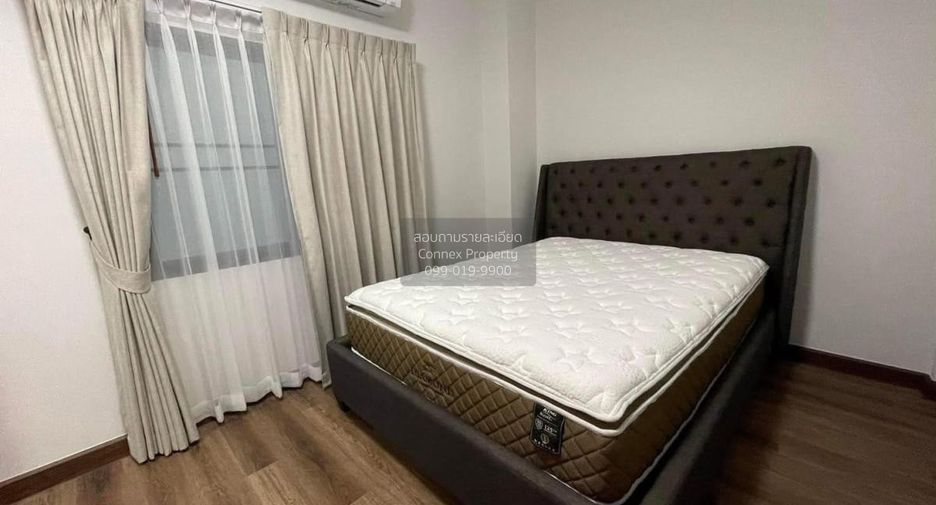 For sale 3 bedrooms townhouse in Phra Khanong, Bangkok