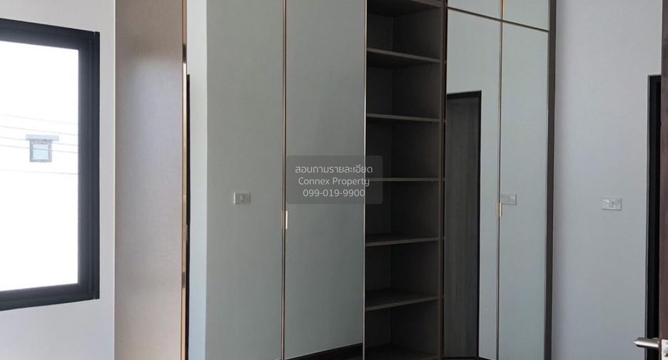 For sale 3 bedrooms townhouse in Phra Khanong, Bangkok