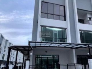 Продажа 3 спальни таунхаус в Пхра Кханонг, Бангкок