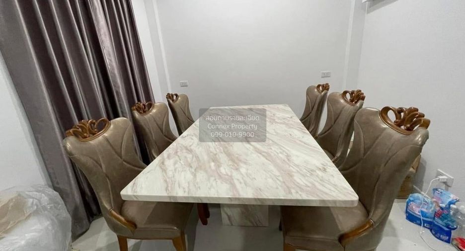 For sale 3 bedrooms townhouse in Phra Khanong, Bangkok