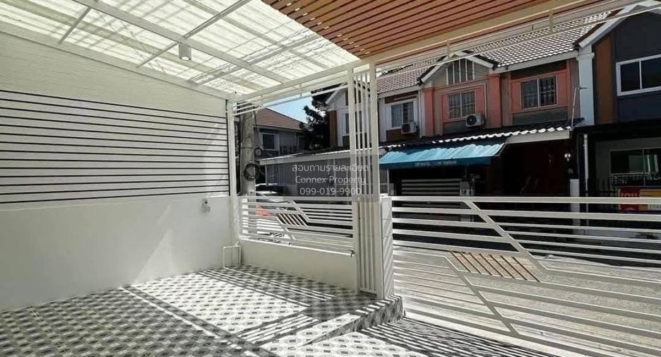 Casa adosada en venta de 3 habitaciones en Lam Luk Ka, Pathum Thani