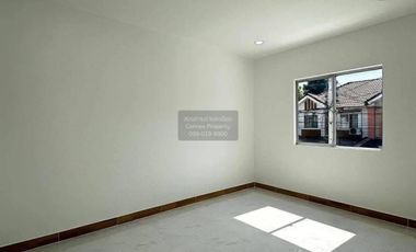 Casa adosada en venta de 3 habitaciones en Lam Luk Ka, Pathum Thani