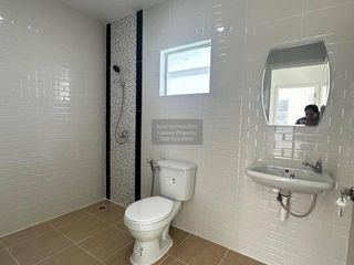 Casa adosada en venta de 3 habitaciones en Lam Luk Ka, Pathum Thani