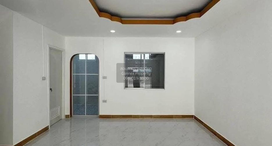 Casa adosada en venta de 3 habitaciones en Lam Luk Ka, Pathum Thani