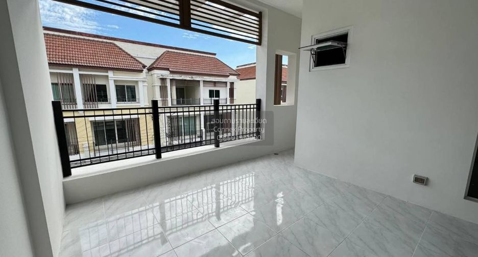 Casa adosada en venta de 3 habitaciones en Bang Khen, Bangkok
